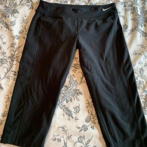 Nike Kids Black Cropped Leggings Size M